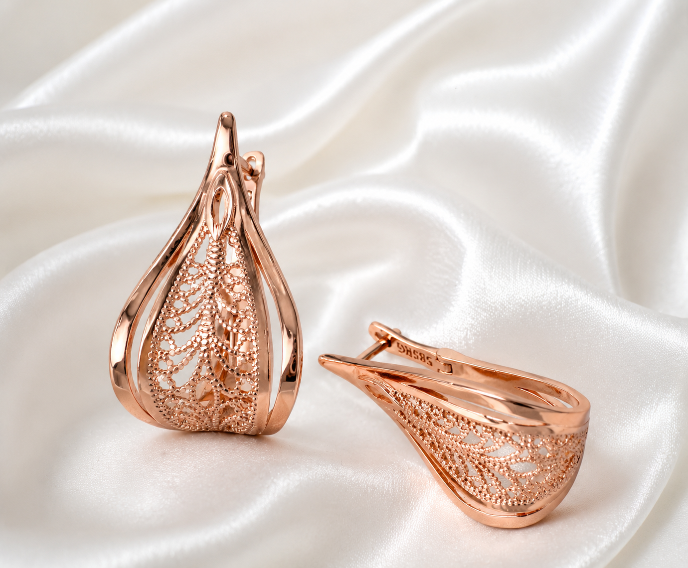 Rosé Élise Vintage Filigree Earrings