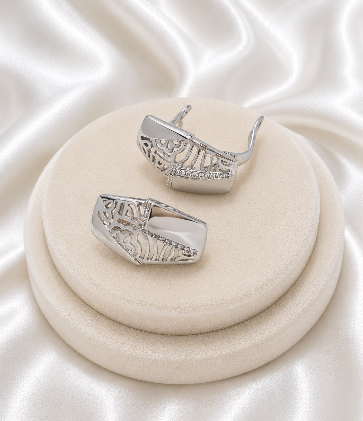 The Silver Contour Huggies